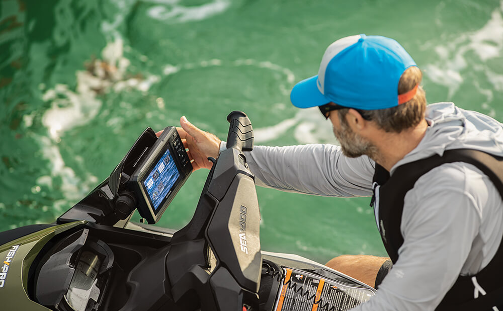 GARMIN NAVIGATION AND FISH FINDER